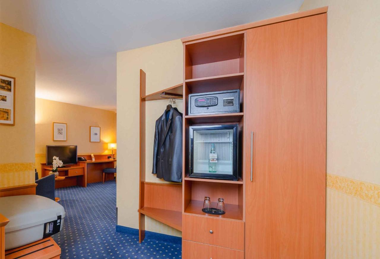 Plaza Inn Koeln プルハイム エクステリア 写真
