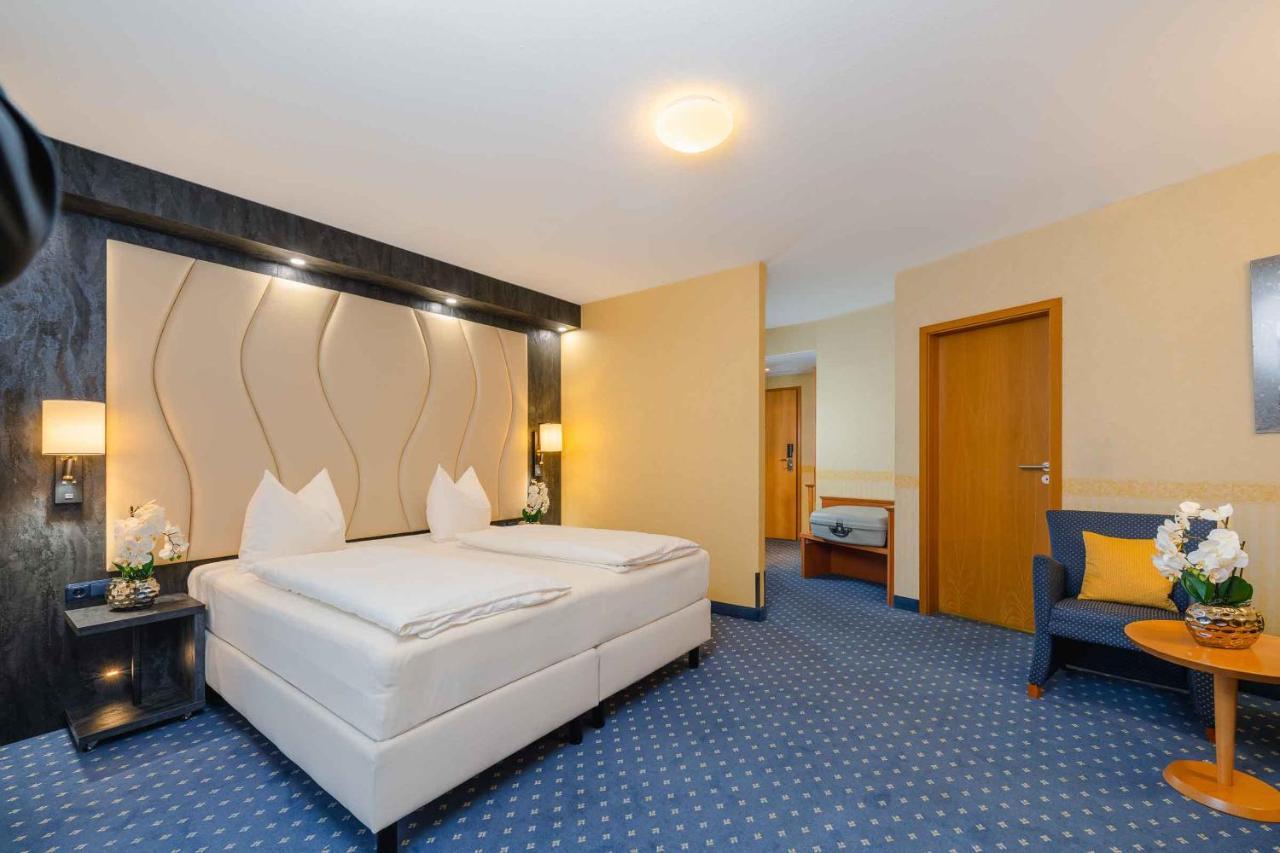 Plaza Inn Koeln プルハイム エクステリア 写真