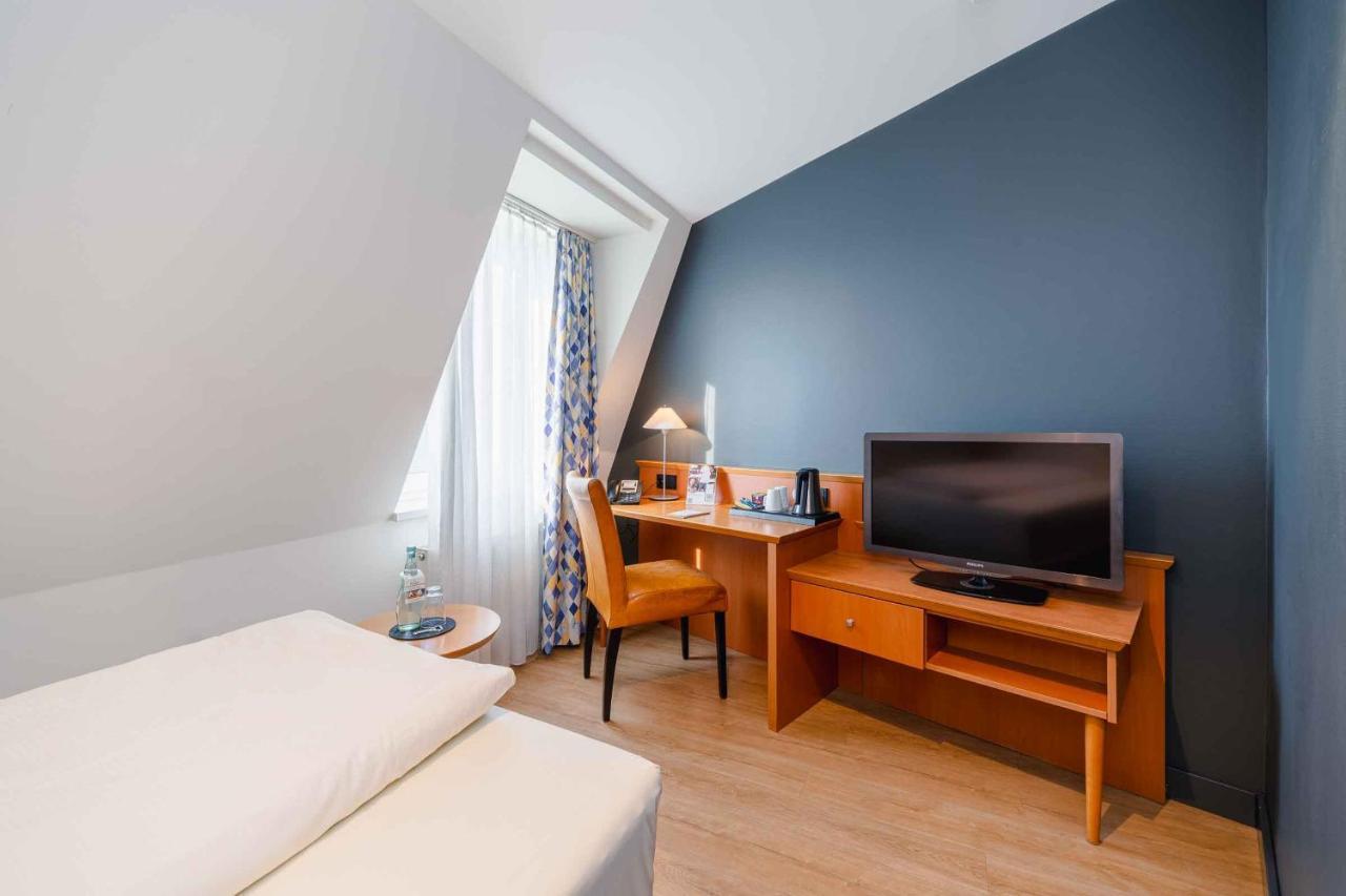 Plaza Inn Koeln プルハイム エクステリア 写真